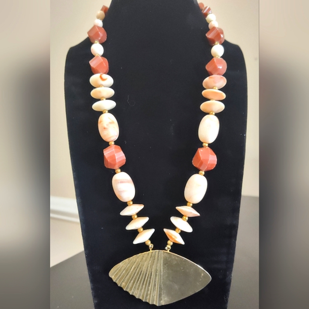 Vintage Statement polished stone, acrylic and metal necklace - Picture 1 of 7